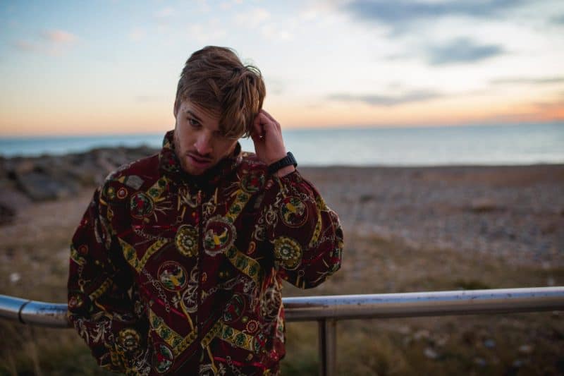 Edward Sansom storms the Indie TOP 39 with his latest track "HeadLock"