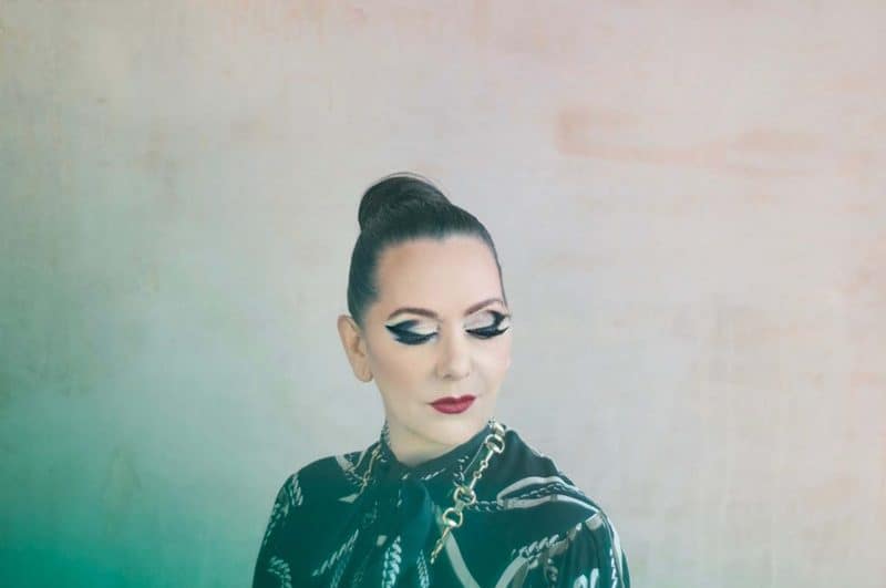 Spotlight » Julie Hicklin » Dog Solitude » Indie Top 39