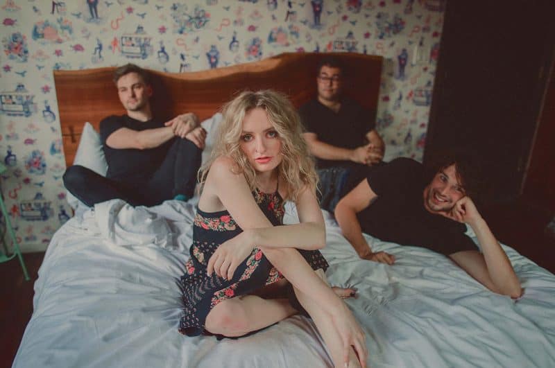 Spotlight » Zo » Cry » Indie Top 39