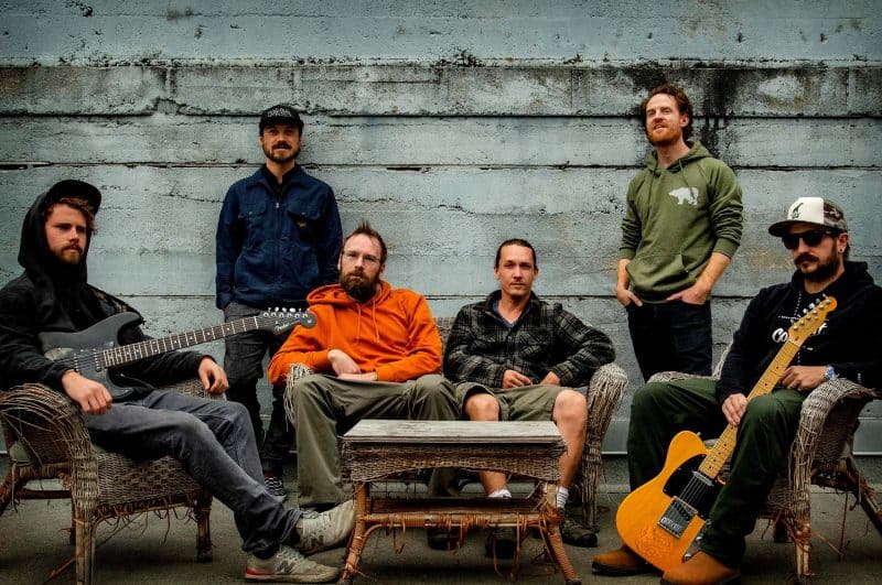 Spotlight » The Hillties » Tell Your Friends » Indie Top 39